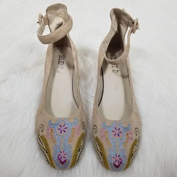 Silent D Leather Suede Embroidered Block Heels NEW - Picture 8 of 8